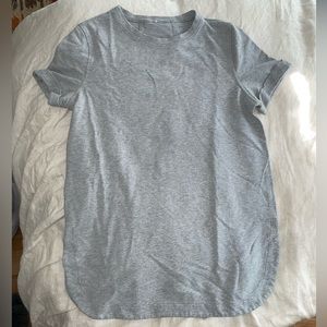 Lululemon heathered grey tee